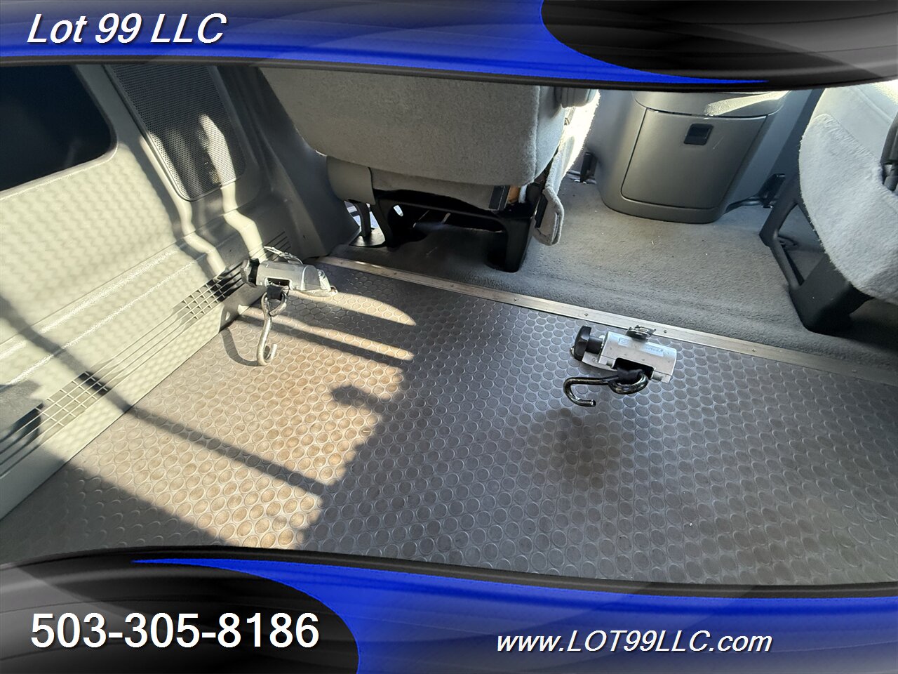 2005 Ford E-Series Van E-150 XLT  V8 Ricon Power Side Wheelchair Lift Cruise Control - Photo 65 - Milwaukie, OR 97267