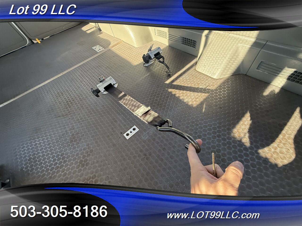 2005 Ford E-Series Van E-150 XLT  V8 Ricon Power Side Wheelchair Lift Cruise Control - Photo 64 - Milwaukie, OR 97267