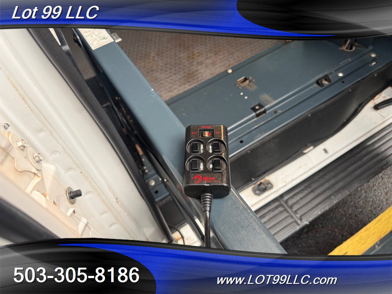 2005 Ford E-Series Van E150 XLT **WHEELCHAIR VAN ** 132k High Roof 4.6L  V8 Ricon Power Side Wheelchair Lift Cruise Control - Photo 7 - Milwaukie, OR 97267