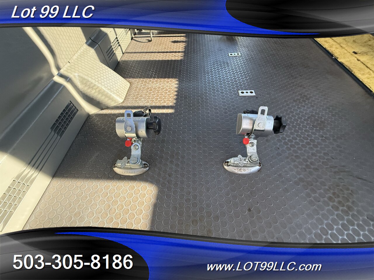 2005 Ford E-Series Van E-150 XLT  V8 Ricon Power Side Wheelchair Lift Cruise Control - Photo 61 - Milwaukie, OR 97267