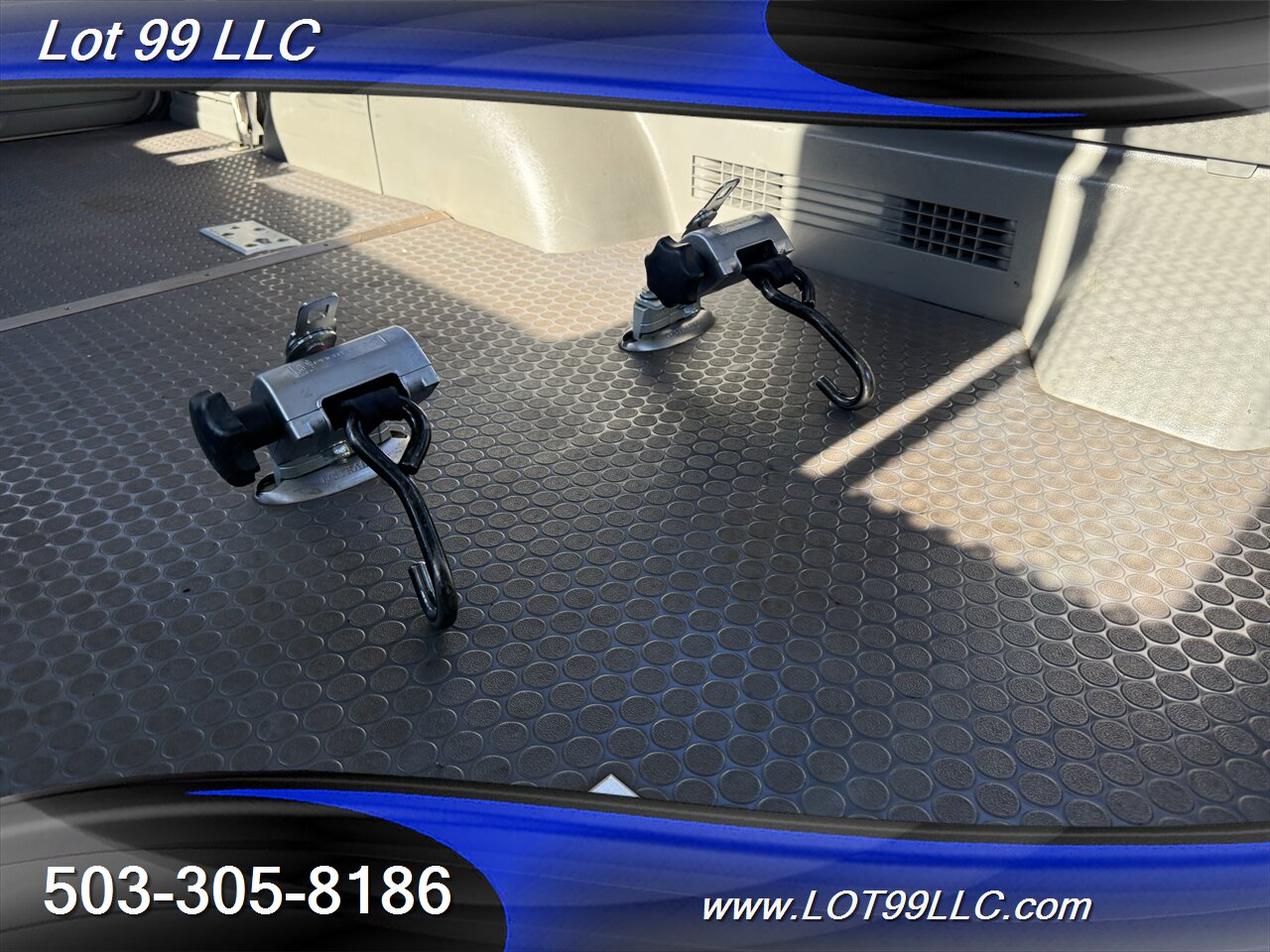 2005 Ford E-Series Van E-150 XLT  V8 Ricon Power Side Wheelchair Lift Cruise Control - Photo 63 - Milwaukie, OR 97267