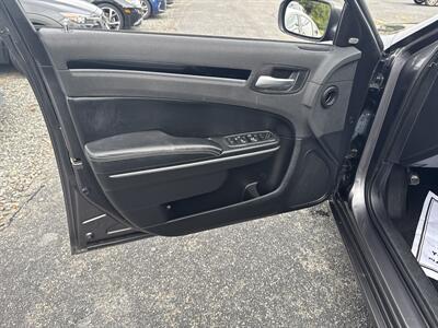 2019 Chrysler 300 Series S   - Photo 17 - Toms River, NJ 08753