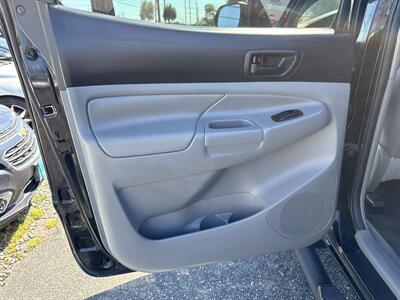 2015 Toyota Tacoma V6   - Photo 17 - Toms River, NJ 08753