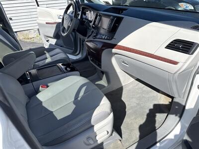 2014 Toyota Sienna Limited 7-Passenger   - Photo 10 - Toms River, NJ 08753