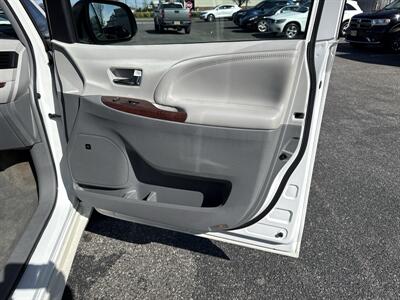 2014 Toyota Sienna Limited 7-Passenger   - Photo 16 - Toms River, NJ 08753