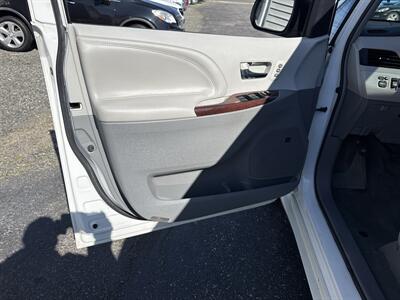 2014 Toyota Sienna Limited 7-Passenger   - Photo 17 - Toms River, NJ 08753