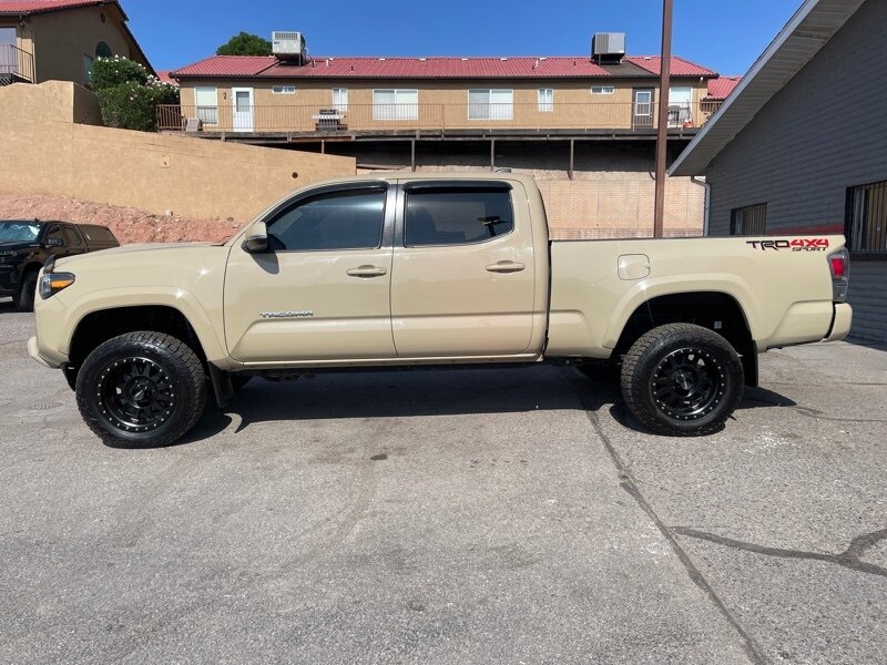 2020 Toyota Tacoma TRD Sport photo 2