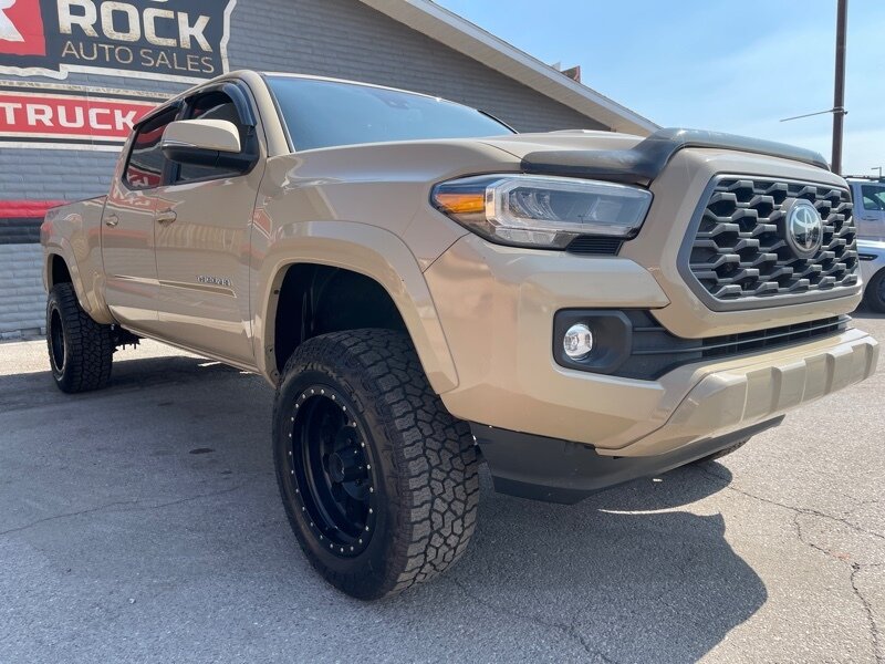 2020 Toyota Tacoma TRD Sport photo 16