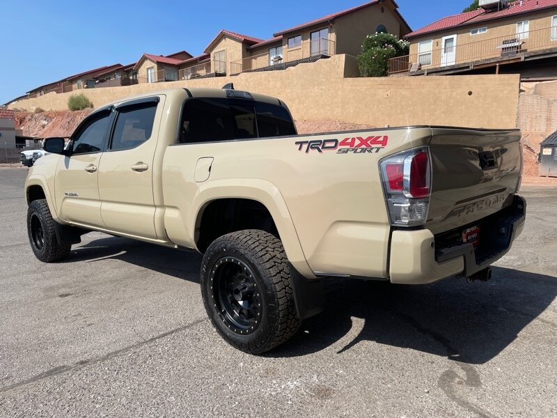 2020 Toyota Tacoma TRD Sport photo 3