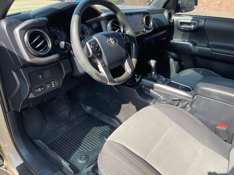2020 Toyota Tacoma TRD Sport photo 4