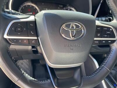 2022 Toyota Highlander XLE   - Photo 11 - Saint George, UT 84770