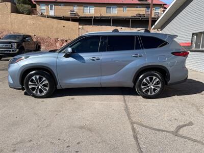 2022 Toyota Highlander XLE   - Photo 2 - Saint George, UT 84770