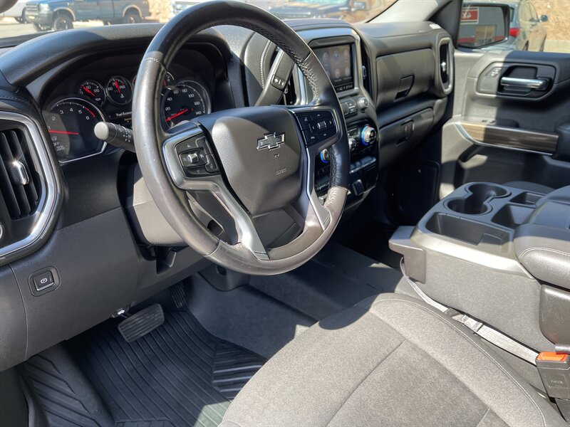 2020 Chevrolet Silverado 1500 RST photo 4