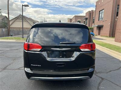 2018 Chrysler Pacifica Touring L   - Photo 2 - Tulsa, OK 74112