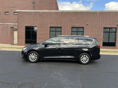 2018 Chrysler Pacifica Touring L   - Photo 1 - Tulsa, OK 74112