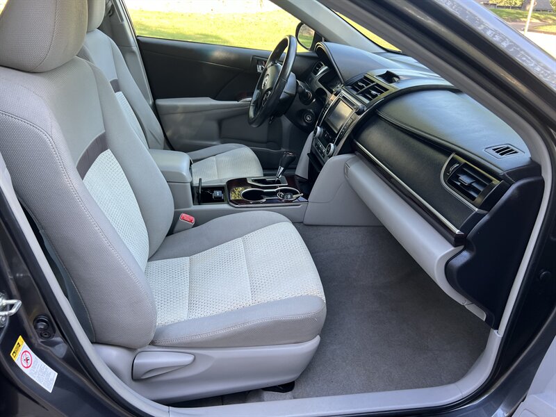 2014 Toyota Camry XLE photo 7
