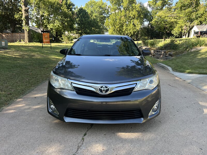2014 Toyota Camry XLE photo 3