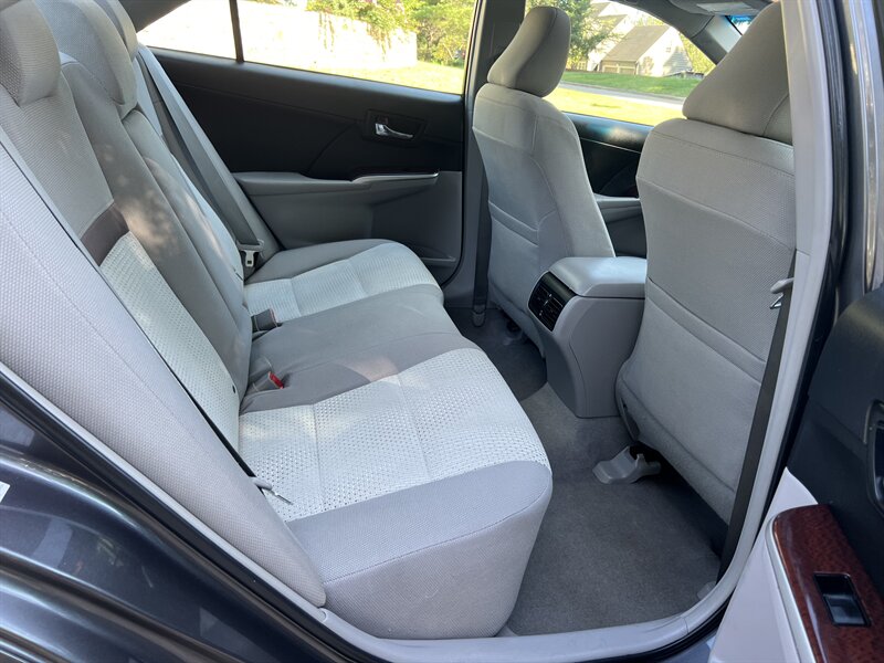 2014 Toyota Camry XLE photo 5