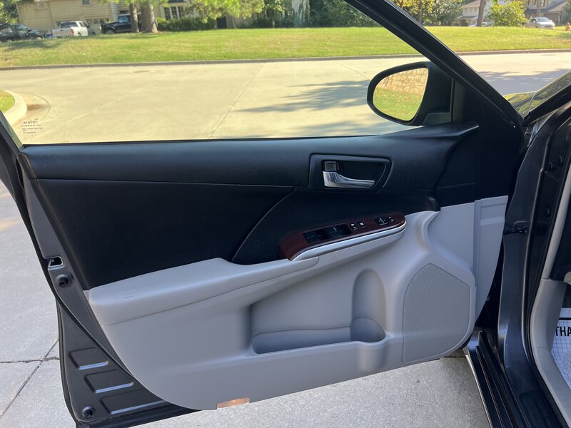 2014 Toyota Camry XLE photo 8