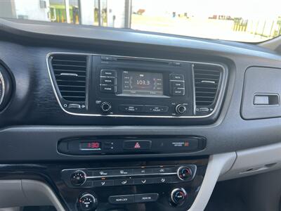 2016 Kia Sedona L   - Photo 17 - Tulsa, OK 74112