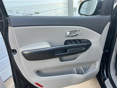2016 Kia Sedona L   - Photo 9 - Tulsa, OK 74112
