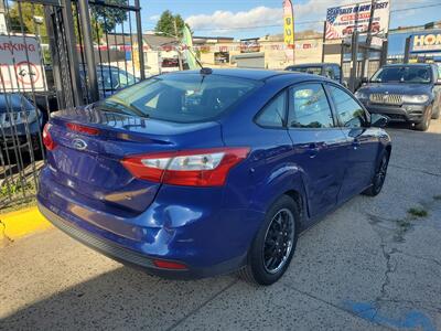 2012 Ford Focus SE   - Photo 2 - Newark, NJ 07107