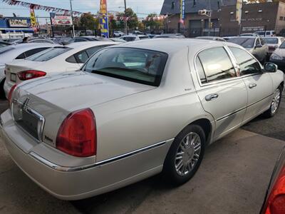 2006 Lincoln Town Car Designer Series   - Photo 2 - Newark, NJ 07107