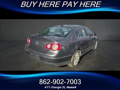 2006 Volkswagen Passat 2.0T   - Photo 4 - Newark, NJ 07107