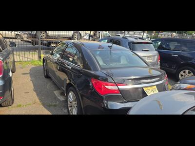 2011 Chrysler 200 Limited   - Photo 4 - Newark, NJ 07107