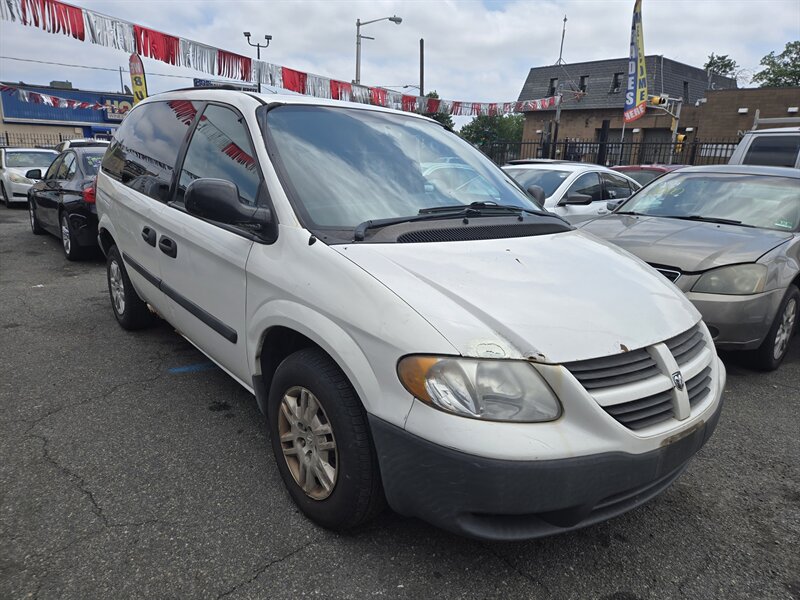 2005 Dodge Caravan SE - Photo 1 - Newark, NJ 07107