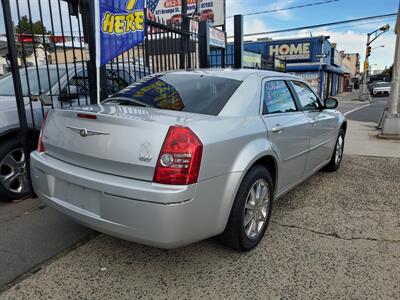 2009 Chrysler 300 Series Touring   - Photo 7 - Newark, NJ 07107