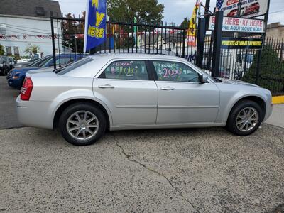 2009 Chrysler 300 Series Touring   - Photo 2 - Newark, NJ 07107