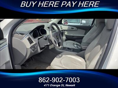 2011 Chevrolet Traverse LT   - Photo 6 - Newark, NJ 07107