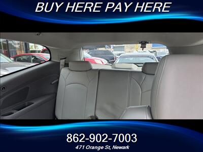 2011 Chevrolet Traverse LT   - Photo 8 - Newark, NJ 07107