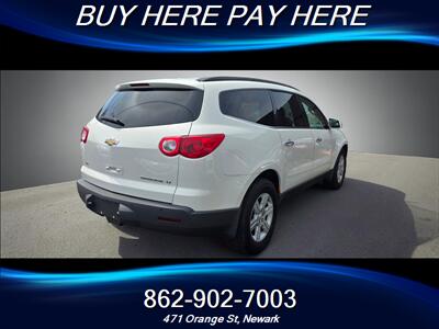 2011 Chevrolet Traverse LT   - Photo 4 - Newark, NJ 07107