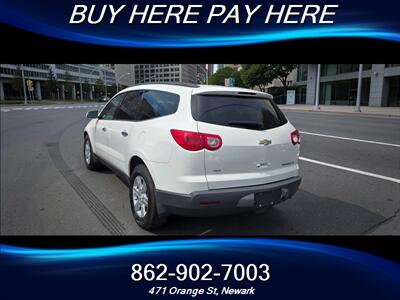 2011 Chevrolet Traverse LT   - Photo 3 - Newark, NJ 07107