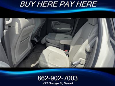 2011 Chevrolet Traverse LT   - Photo 7 - Newark, NJ 07107