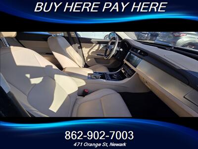 2020 Jaguar XF 25t Premium   - Photo 11 - Newark, NJ 07107