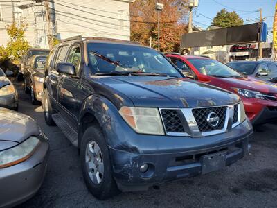 2005 Nissan Pathfinder XE  