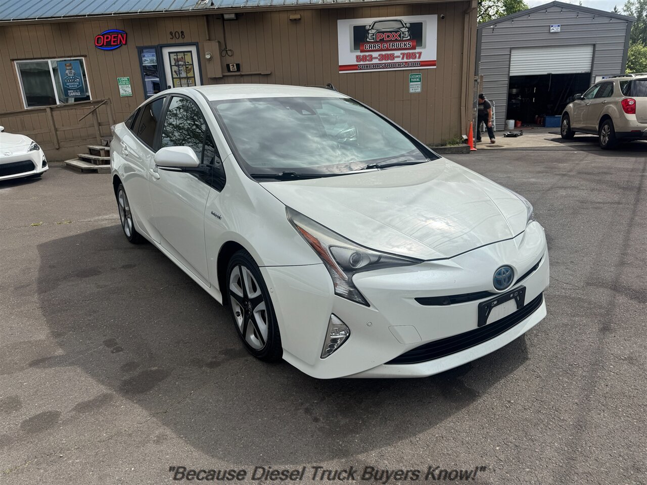 2016 Toyota Prius Four Touring   - Photo 2 - Portland, OR 97132