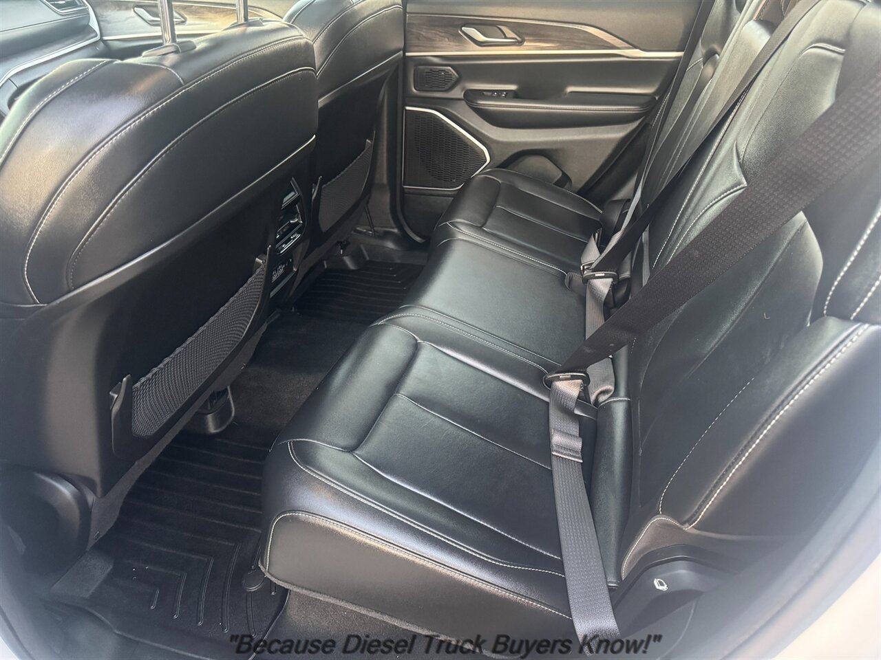 2022 Jeep Grand Cherokee Limited   - Photo 11 - Portland, OR 97132