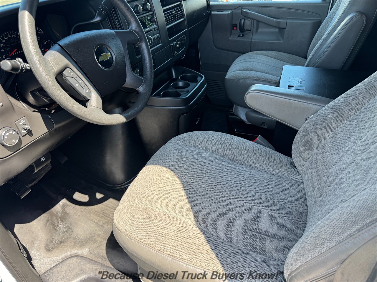 2017 Chevrolet Express 2500   - Photo 8 - Portland, OR 97132