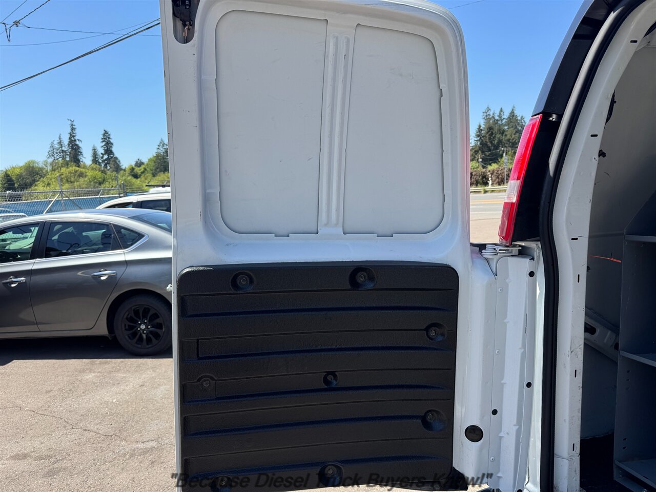 2017 Chevrolet Express 2500   - Photo 13 - Portland, OR 97132