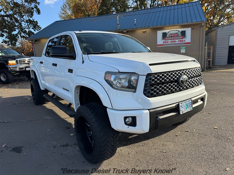 2018 Toyota Tundra SR5  CREW MAX !!!