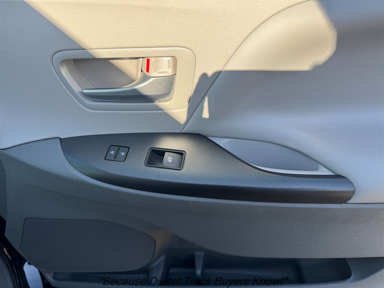 2015 Toyota Sienna LE 8-Passenger   - Photo 17 - Portland, OR 97132
