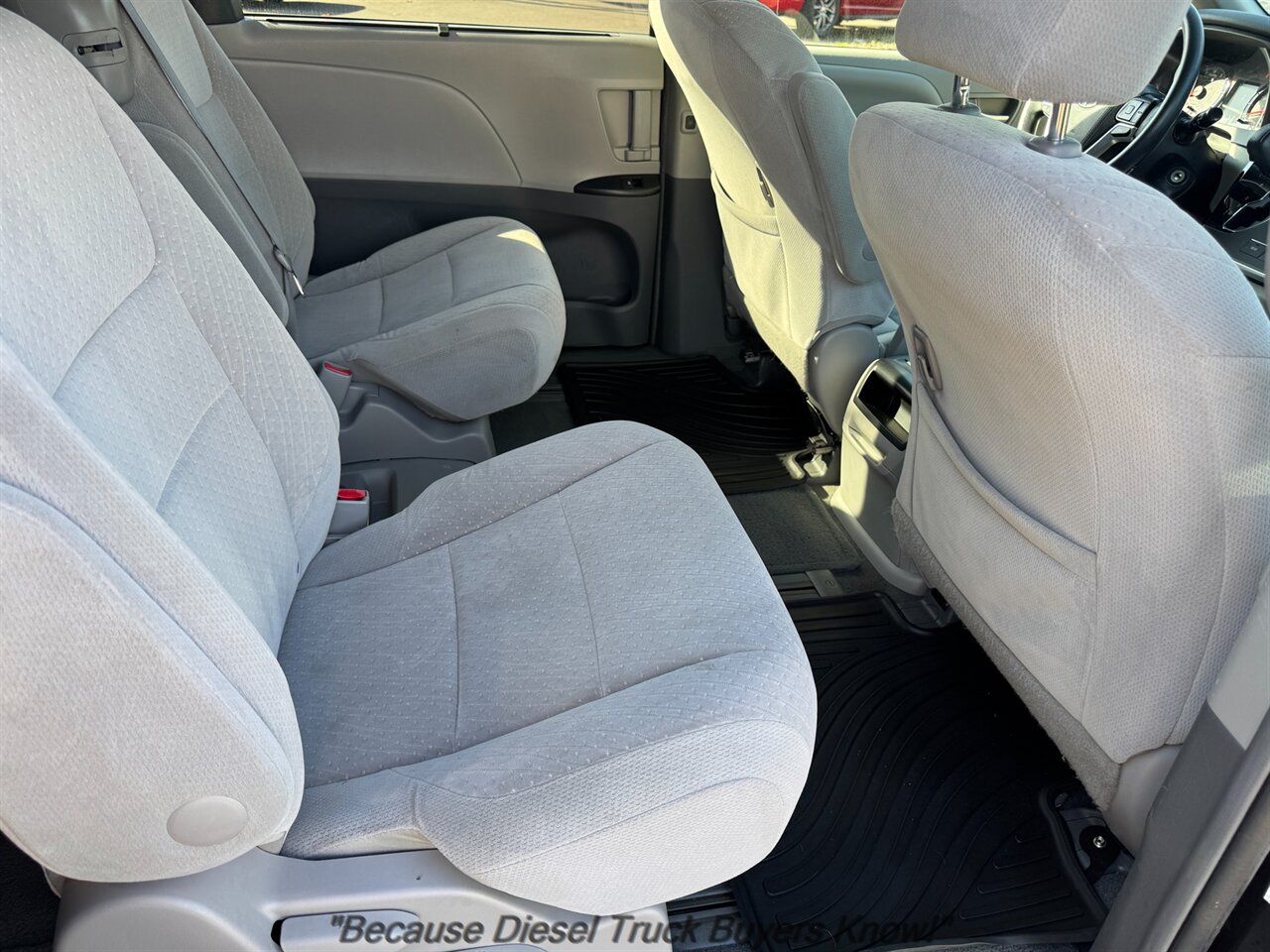 2015 Toyota Sienna LE 8-Passenger   - Photo 14 - Portland, OR 97132