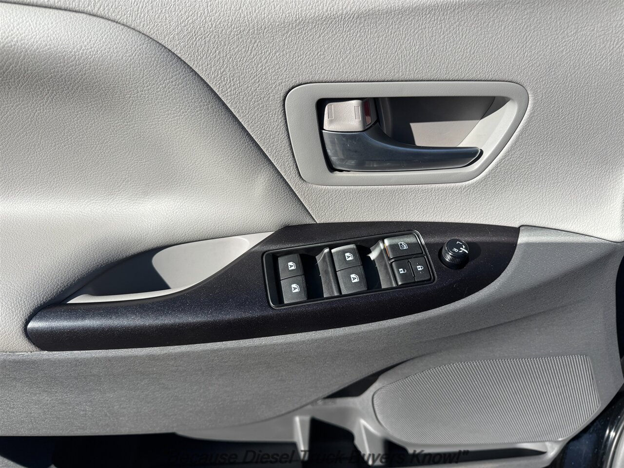 2015 Toyota Sienna LE 8-Passenger   - Photo 7 - Portland, OR 97132