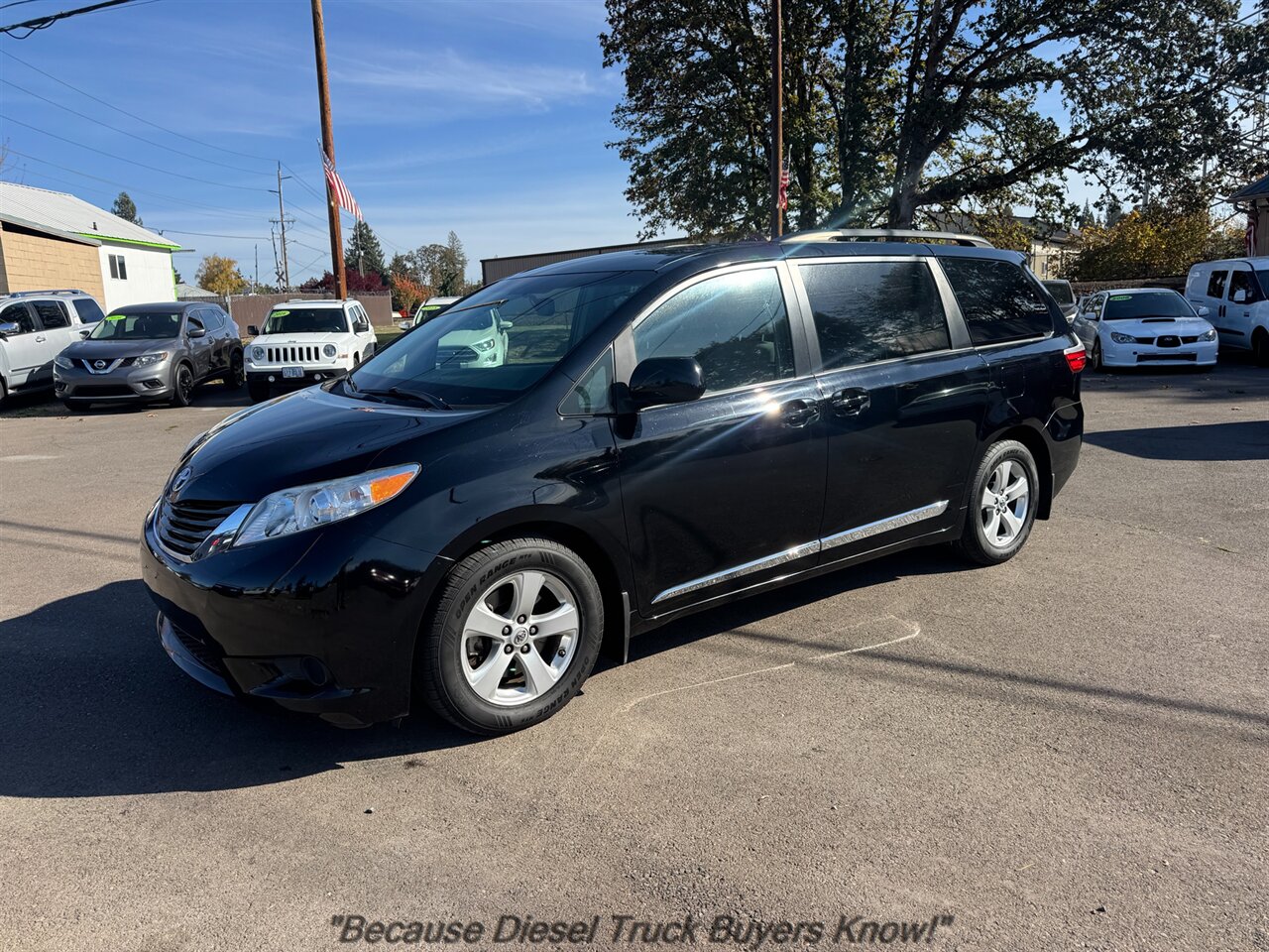 2015 Toyota Sienna LE 8-Passenger   - Photo 2 - Portland, OR 97132