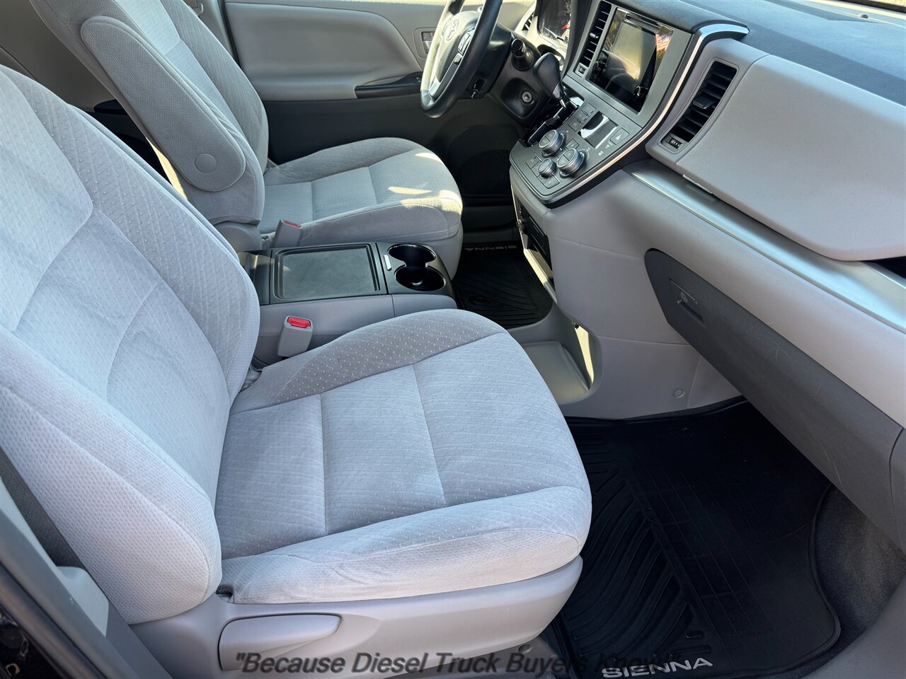 2015 Toyota Sienna LE 8-Passenger   - Photo 15 - Portland, OR 97132