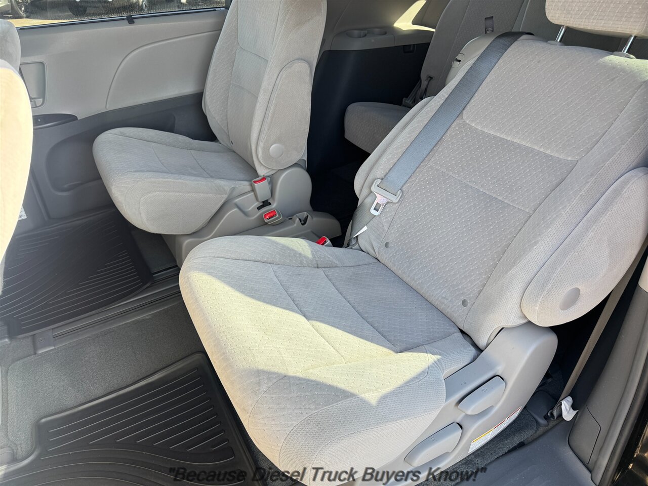 2015 Toyota Sienna LE 8-Passenger   - Photo 9 - Portland, OR 97132